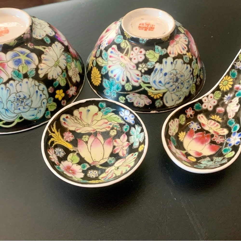 Chinese Porcelain Hand Painted  Jingdezhen Famille Rose Factory “R” VTG